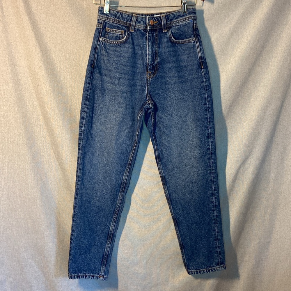 Zara Mom Women’s Jeans. Size USA 2.